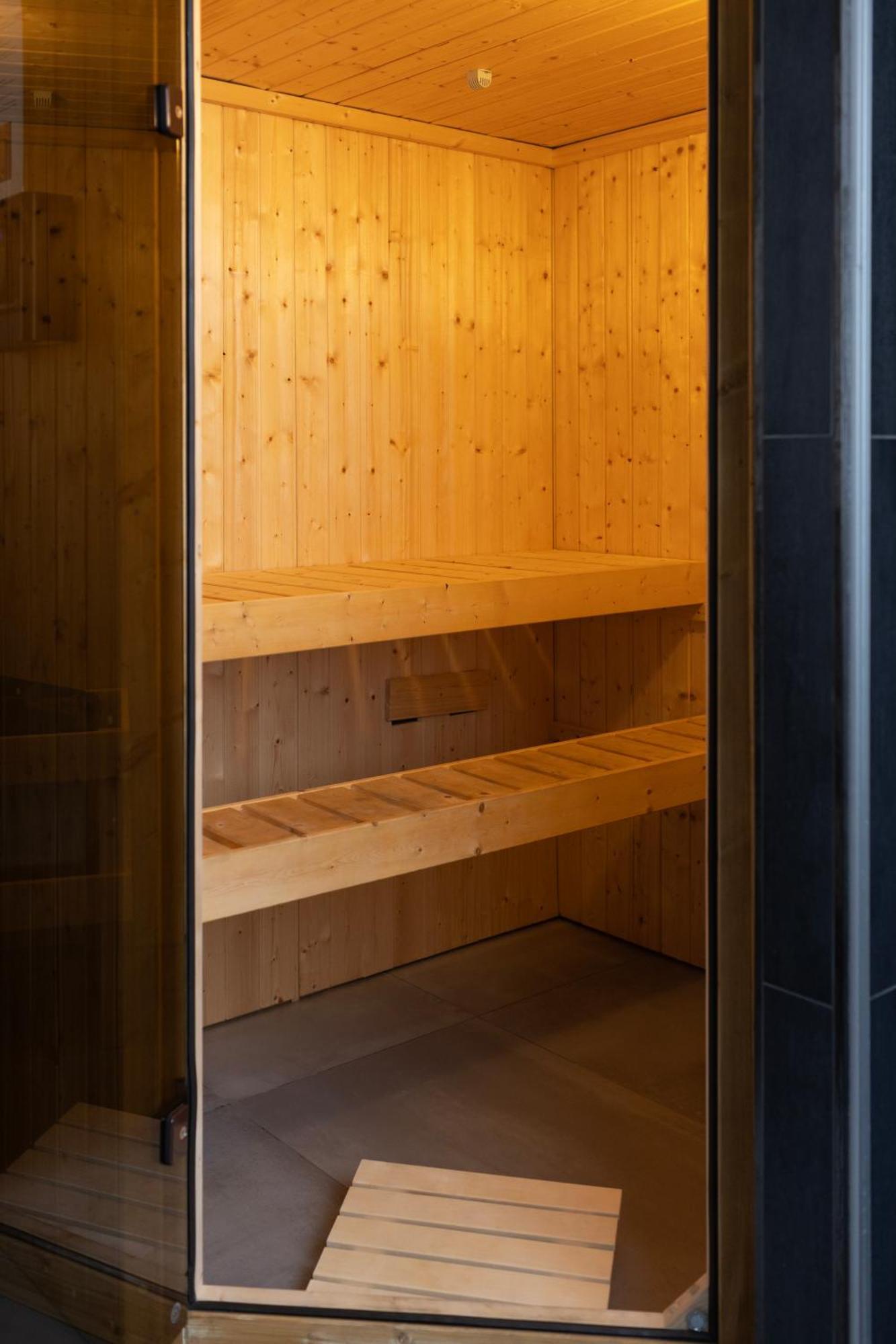 Huge Apartment With Sauna And Free Parking Duisburg Exterior photo